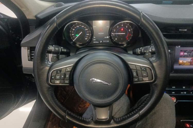 Used Jaguar XFL 2017 XFL 2.0T 240PS Luxury Edition Steering Wheel