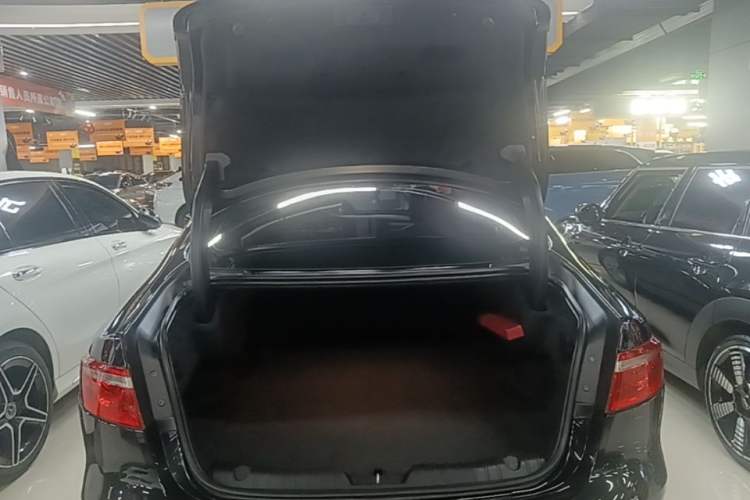 Used Jaguar XFL 2017 XFL 2.0T 240PS Luxury Edition Trunk