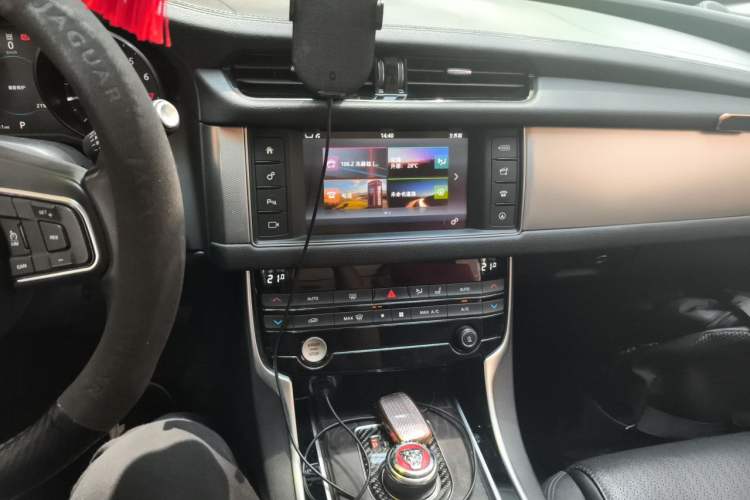 Used Jaguar XFL 2017 XFL 2.0T 200PS Luxury Edition Audio And AC Panel