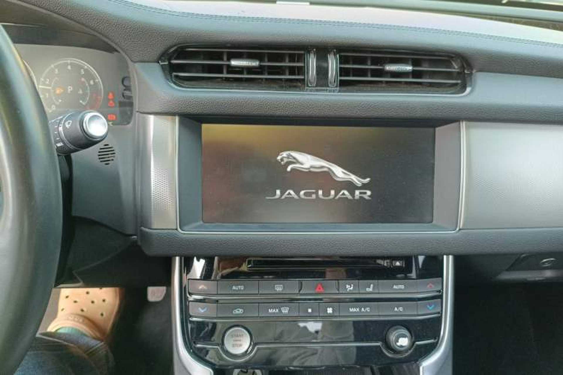 Used Jaguar XFL 2017 XFL 2.0T 200PS Luxury Edition Audio And AC Panel