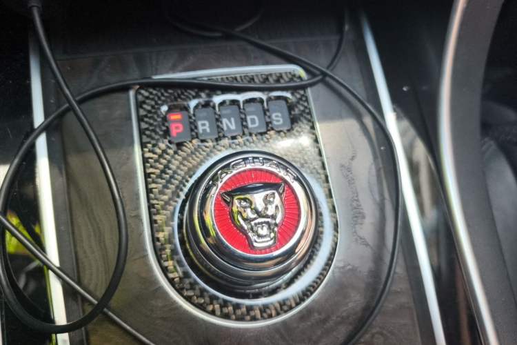 Used Jaguar XFL 2017 XFL 2.0T 200PS Luxury Edition Gear Lever