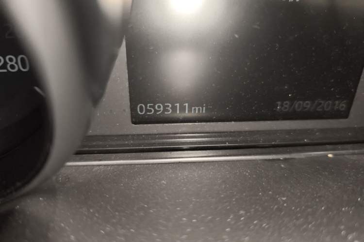 Used Jaguar XFL 2017 XFL 2.0T 200PS Luxury Edition Odometer Close Up