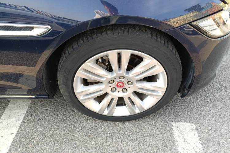 Used Jaguar XFL 2017 XFL 2.0T 200PS Luxury Edition Right Front Wheel Hub