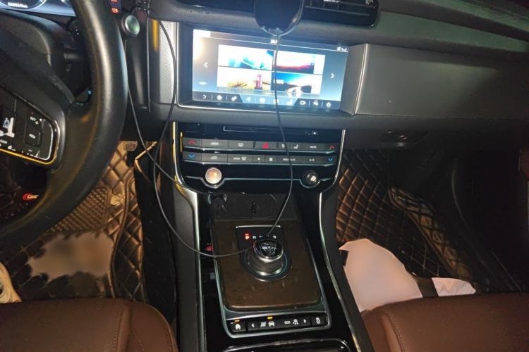 Used Jaguar XFL 2017 XFL 2.0T 240PS Premium Edition Audio And AC Panel