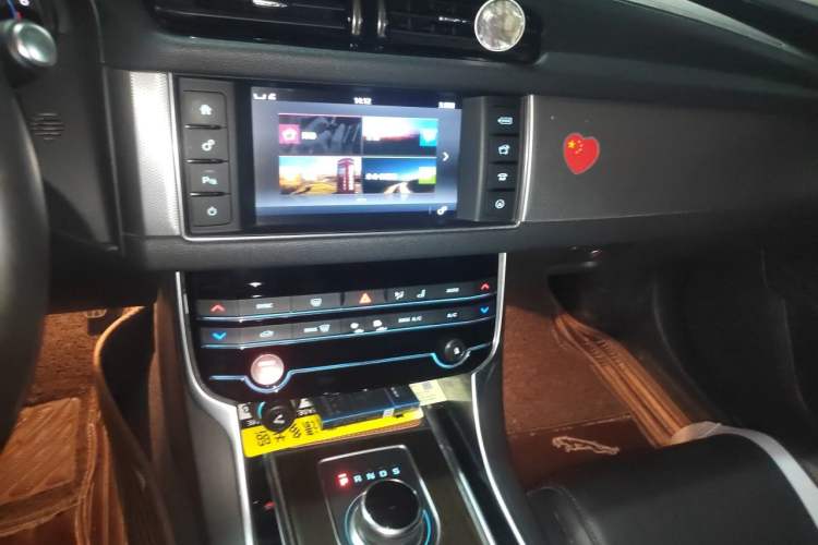 Used Jaguar XFL 2017 XFL 2.0T 200PS Elite Edition Audio And AC Panel