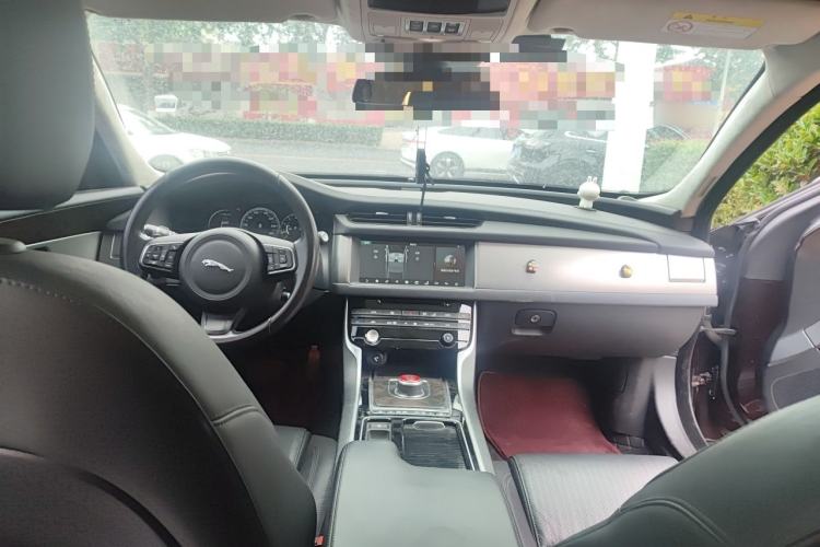 Used Jaguar XFL 2017 XFL 2.0T 240PS Premium Edition Center Console
