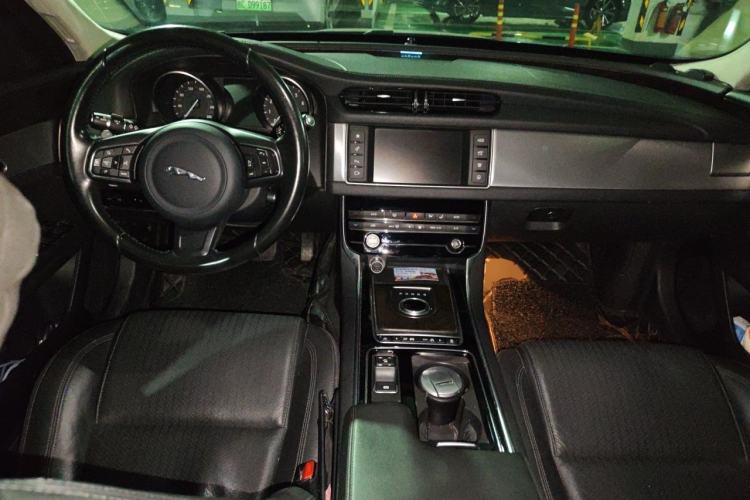 Used Jaguar XFL 2017 XFL 2.0T 200PS Luxury Edition Center Console