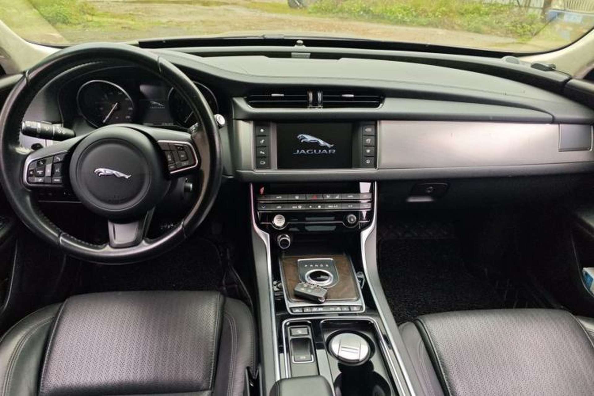Used Jaguar XFL 2017 XFL 2.0T 200PS Luxury Edition Center Console