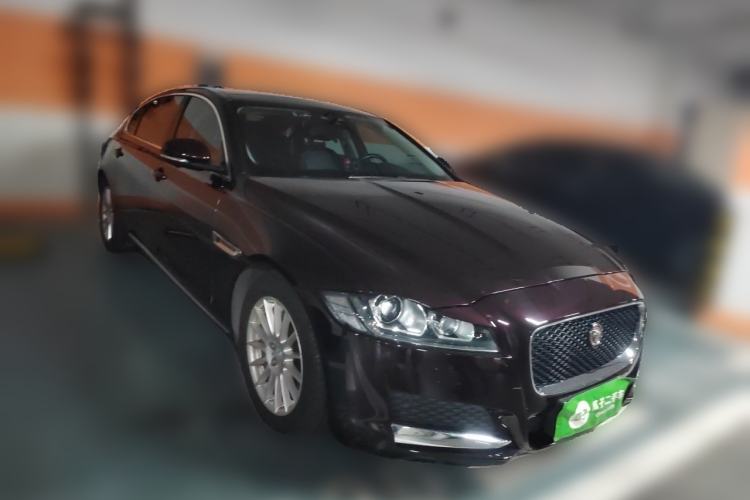 Used Jaguar XFL 2017 XFL 2.0T 200PS Elite Edition Front Right 45 Deg