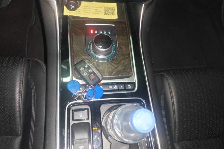 Used Jaguar XFL 2017 XFL 2.0T 200PS Luxury Edition Gear Lever