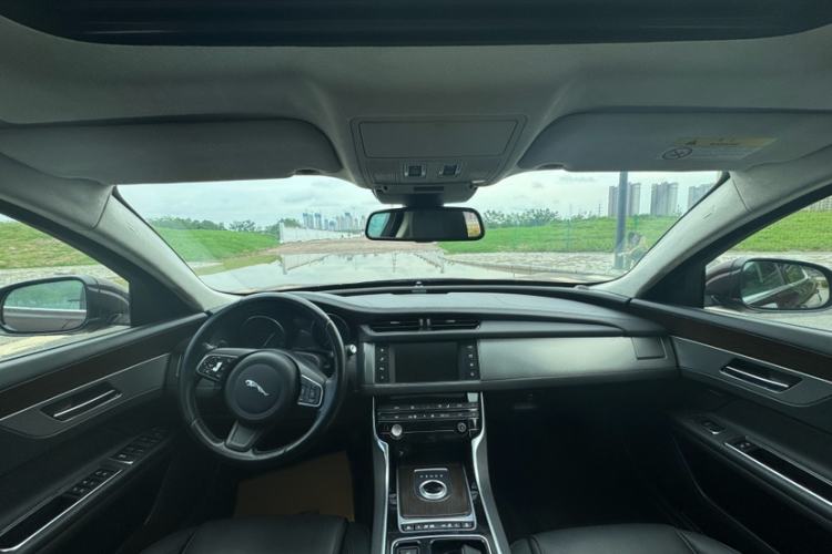 Used Jaguar XFL 2017 XFL 2.0T 200PS Elite Edition Interior 1