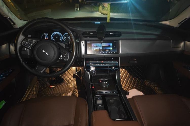 Used Jaguar XFL 2017 XFL 2.0T 240PS Premium Edition Interior 2