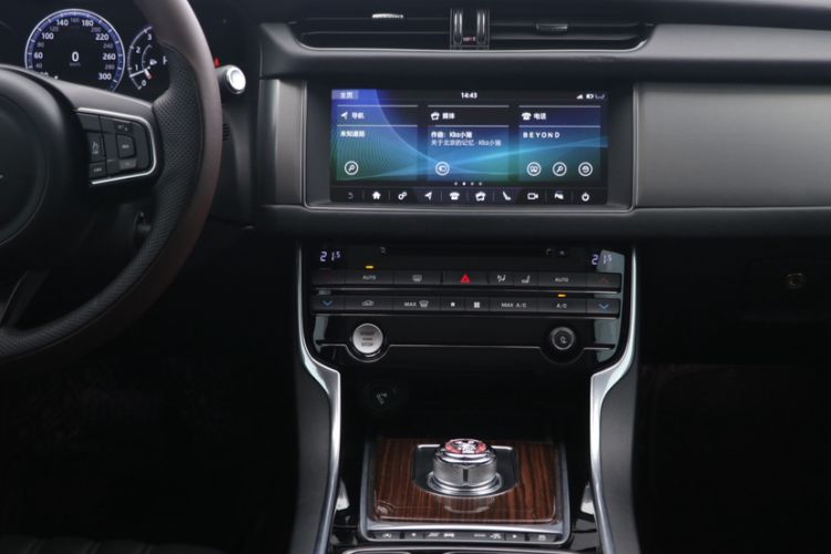 Used Jaguar XFL 2017 XFL 2.0T 240PS Luxury Edition Interior 4