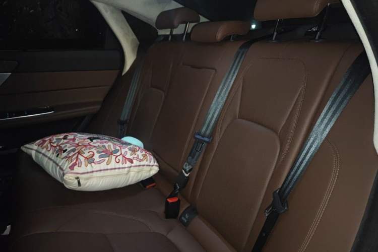 Used Jaguar XFL 2017 XFL 2.0T 240PS Premium Edition Interior 4