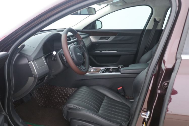 Used Jaguar XFL 2017 XFL 2.0T 240PS Luxury Edition Interior 5