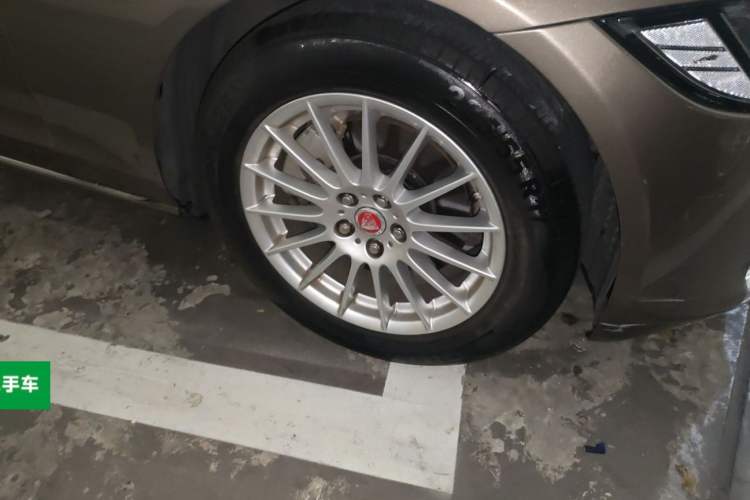 Used Jaguar XFL 2017 XFL 2.0T 200PS Luxury Edition Right Front Wheel Hub