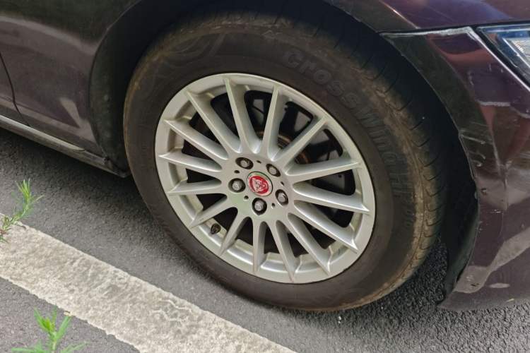 Used Jaguar XFL 2017 XFL 2.0T 200PS Windflower Edition Right Front Wheel Hub