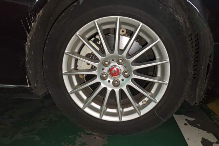Used Jaguar XFL 2017 XFL 2.0T 200PS Luxury Edition Right Front Wheel Hub