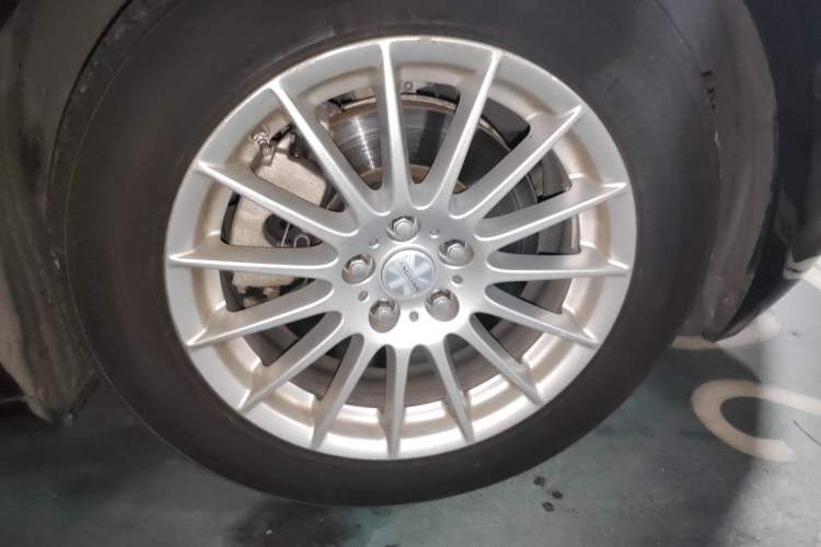 Used Jaguar XFL 2017 XFL 2.0T 200PS Elite Edition Right Front Wheel Hub