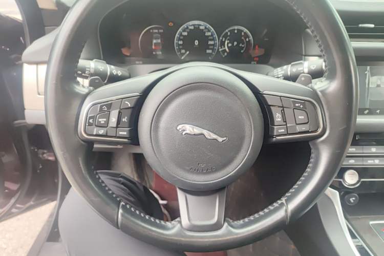 Used Jaguar XFL 2017 XFL 2.0T 240PS Premium Edition Steering Wheel