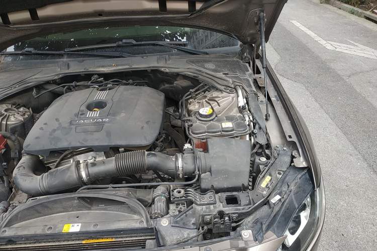 Used Jaguar XFL 2017 XFL 2.0T 240PS Luxury Edition Engine Bay Left