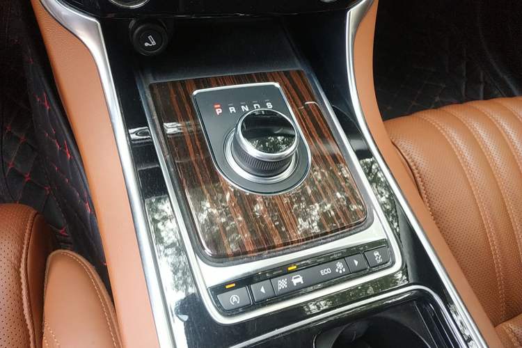 Used Jaguar XFL 2017 XFL 2.0T 240PS Luxury Edition Gear Lever
