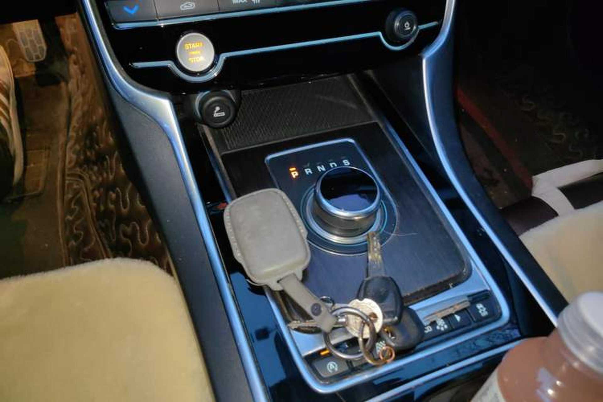 Used Jaguar XFL 2017 XFL 2.0T 200PS Elite Edition Gear Lever
