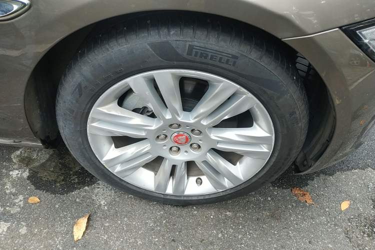 Used Jaguar XFL 2017 XFL 2.0T 240PS Luxury Edition Right Front Wheel Hub