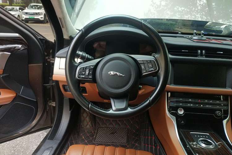 Used Jaguar XFL 2017 XFL 2.0T 240PS Luxury Edition Steering Wheel