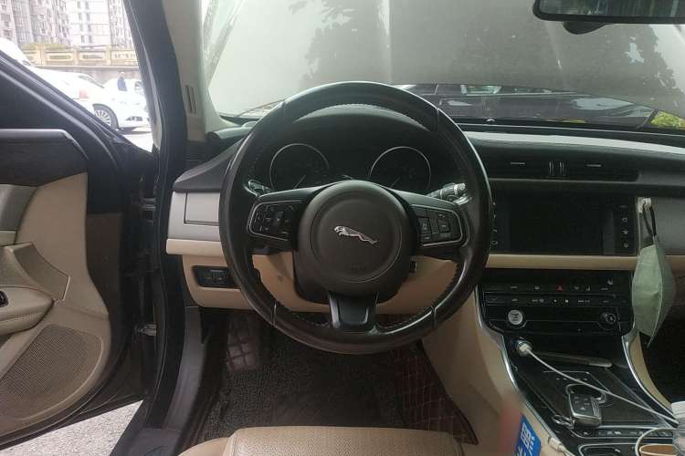 Used Jaguar XFL 2017 XFL 2.0T 240PS Luxury Edition Steering Wheel