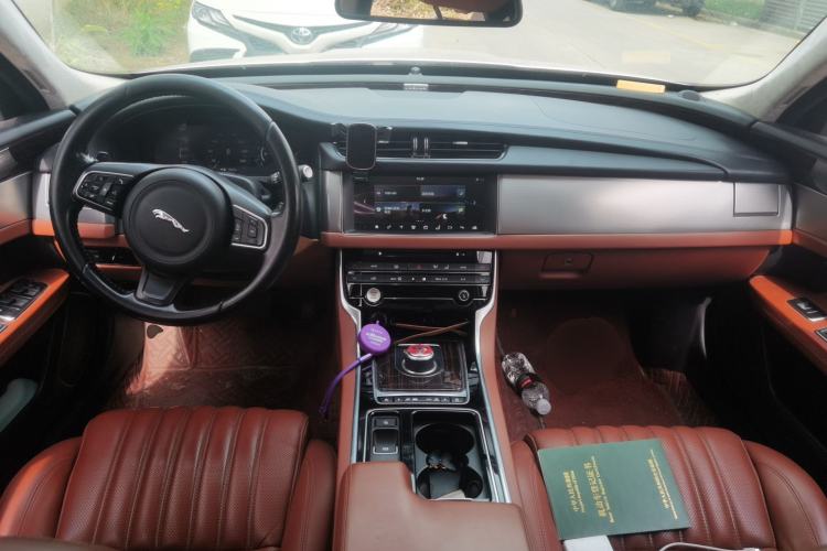 Used Jaguar XFL 2017 XFL 2.0T 240PS Luxury Edition Center Console