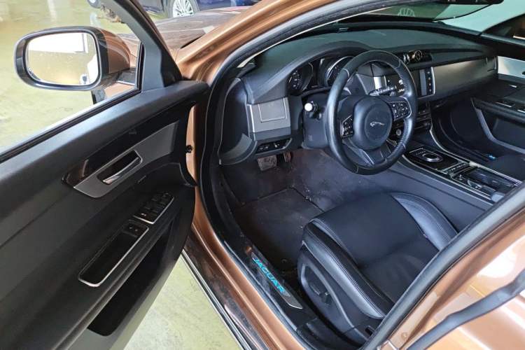 Used Jaguar XFL 2017 XFL 2.0T 200PS Windflower Edition Driver Seat