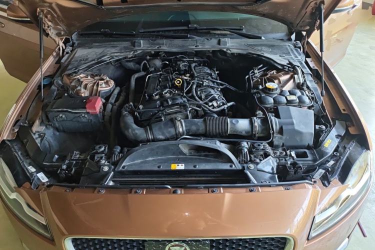 Used Jaguar XFL 2017 XFL 2.0T 200PS Windflower Edition Engine Bay