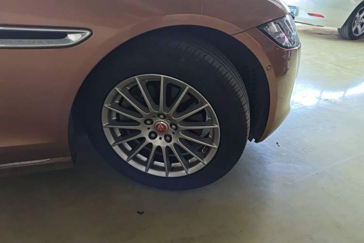 Used Jaguar XFL 2017 XFL 2.0T 200PS Windflower Edition Right Front Wheel Hub