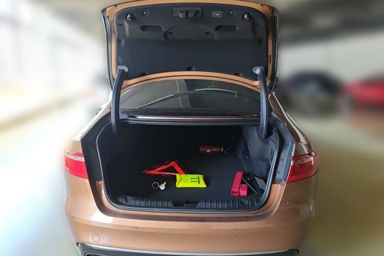 Used Jaguar XFL 2017 XFL 2.0T 200PS Windflower Edition Trunk