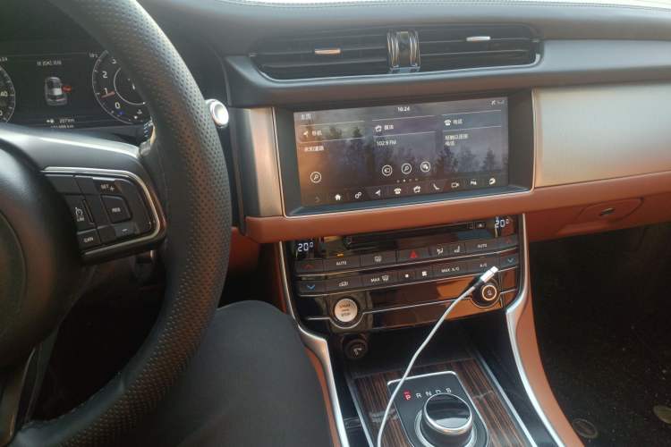 Used Jaguar XFL 2017 XFL 2.0T 240PS Luxury Edition Audio And AC Panel