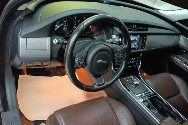 Used Jaguar XFL 2017 XFL 2.0T 200PS Luxury Edition Center Console