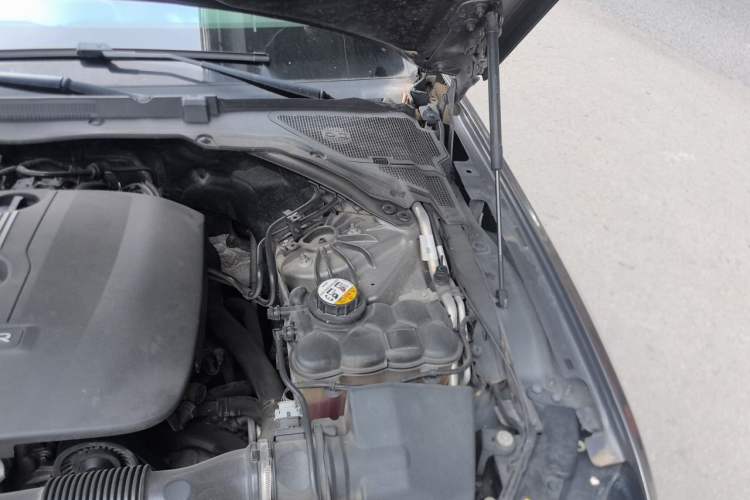 Used Jaguar XFL 2017 XFL 2.0T 200PS Luxury Edition Engine Bay Left