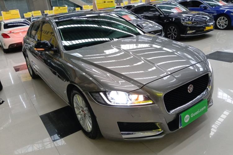 Used Jaguar XFL 2017 XFL 2.0T 200PS Luxury Edition Front Right 45 Deg