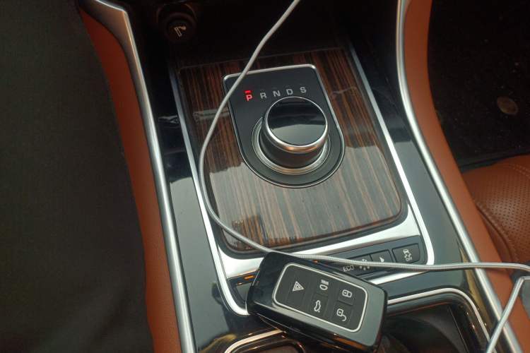 Used Jaguar XFL 2017 XFL 2.0T 240PS Luxury Edition Gear Lever