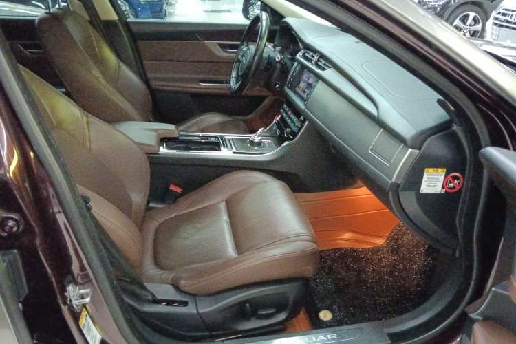 Used Jaguar XFL 2017 XFL 2.0T 200PS Luxury Edition Right Front Seat