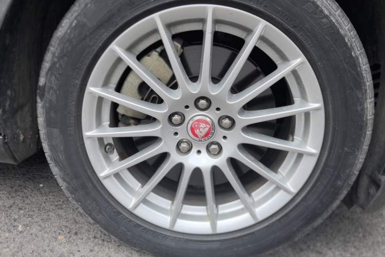 Used Jaguar XFL 2017 XFL 2.0T 200PS Luxury Edition Right Front Wheel Hub