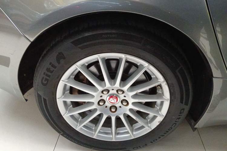 Used Jaguar XFL 2017 XFL 2.0T 200PS Luxury Edition Right Rear Wheel Hub