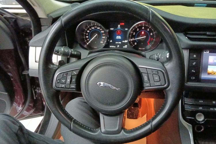 Used Jaguar XFL 2017 XFL 2.0T 200PS Luxury Edition Steering Wheel
