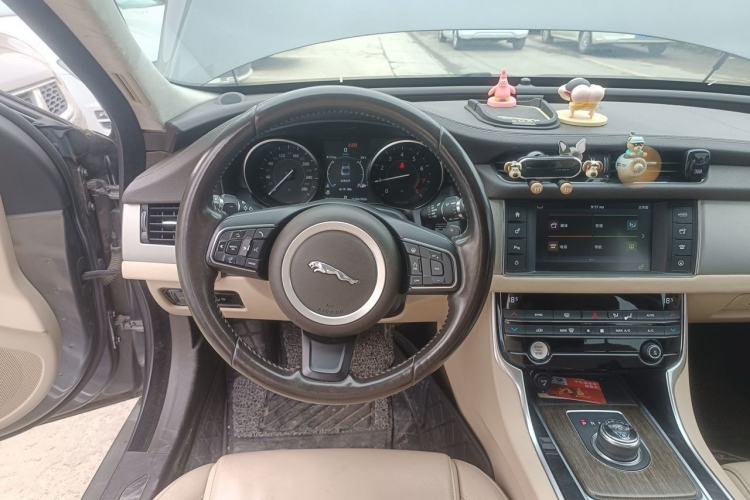 Used Jaguar XFL 2017 XFL 2.0T 200PS Luxury Edition Steering Wheel