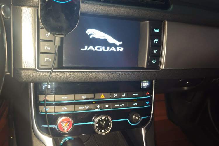 Used Jaguar XFL 2017 XFL 2.0T 240PS Luxury Edition Audio And AC Panel