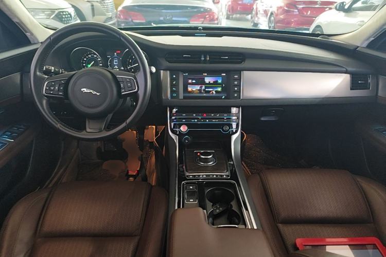 Used Jaguar XFL 2017 XFL 2.0T 200PS Elite Edition Center Console