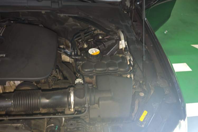 Used Jaguar XFL 2017 XFL 2.0T 240PS Luxury Edition Engine Bay Left