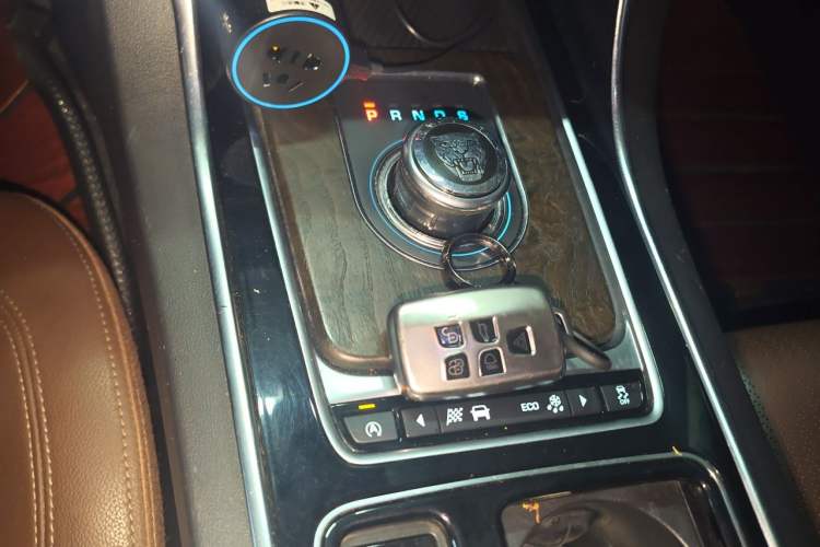 Used Jaguar XFL 2017 XFL 2.0T 240PS Luxury Edition Gear Lever