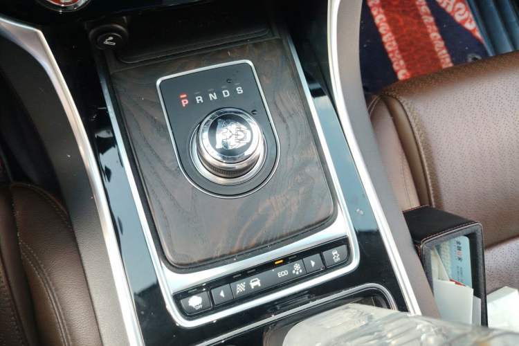 Used Jaguar XFL 2017 XFL 2.0T 240PS Premium Edition Gear Lever